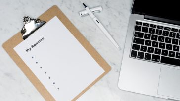 10 Tipps für die perfekte Bewerbung: Was Personaler wirklich lesen wollen, welche Fehler sofort aussortieren und wie du im Vorstellungsgespräch überzeugst