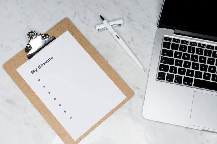 10 Tipps für die perfekte Bewerbung: Was Personaler wirklich lesen wollen, welche Fehler sofort aussortieren und wie du im Vorstellungsgespräch überzeugst