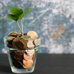 10 Tricks, um im Alltag Geld zu sparen, ohne auf irgendetwas zu verzichten – und warum die meisten Spartipps Unsinn sind