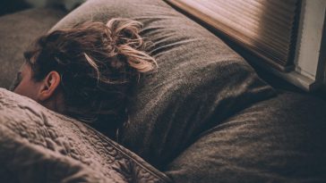 15 Tipps für besseren Schlaf: Wie du schneller einschläfst, durchschläfst und morgens ausgeruht aufwachst – wissenschaftlich belegt