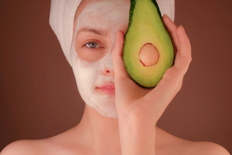 Anti-Aging Hautpflege: Welche Wirkstoffe wirklich gegen Falten helfen, was Geldverschwendung ist und wie die ideale Routine aussieht