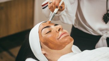 Anti-Aging Hautpflege: Welche Wirkstoffe wirklich gegen Falten helfen und was du dir sparen kannst