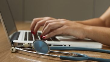 Blasenentzuendung bei Frauen: Warum es dich immer wieder trifft, was wirklich hilft und wie du vorbeugst, ohne bei jedem Mal Antibiotika zu nehmen