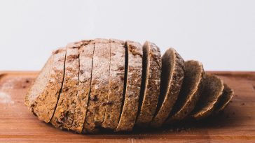 Brot backen fuer absolute Anfaenger: Das No-Knead-Rezept, das immer gelingt, nur vier Zutaten braucht und besser schmeckt als vom Baecker