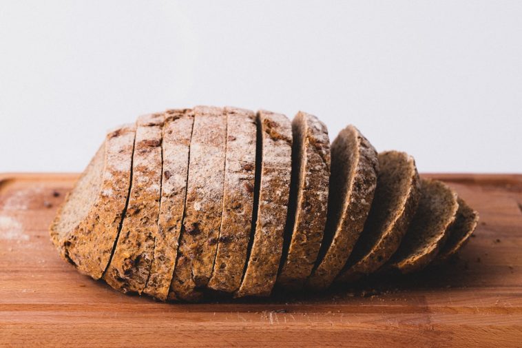 Brot backen fuer absolute Anfaenger: Das No-Knead-Rezept, das immer gelingt, nur vier Zutaten braucht und besser schmeckt als vom Baecker
