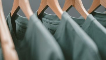 Fruehlings-Outfits: Was du in der Uebergangszeit traegst, wenn es morgens fuenf und mittags zwanzig Grad hat