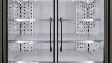 Kuehlschrank richtig einraeumen: Warum dein Gemuese im falschen Fach welkt, welche Lebensmittel nicht in den Kuehlschrank gehoeren und wie Ordnung Lebensmittelverschwendung halbiert