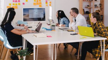 Networking fuer Frauen: Wie du Kontakte knuepfst, die deine Karriere voranbringen, ohne dich zu verstellen oder auf Events zu quaelen