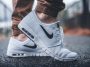 Weisse Sneaker reinigen: Wie du Flecken, Verfaerbungen und grauen Schleier entfernst und deine Sneaker wie neu aussehen laesst