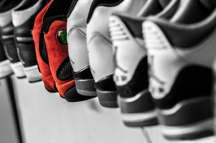 Arbeitsvertrag pruefen: 8 Klauseln, die du vor der Unterschrift unbedingt checken musst – und welche
