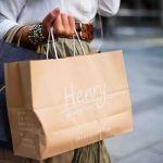 Paket verloren oder beschaedigt: Warum fast immer der Haendler haftet, was beim Ablageort gilt und w