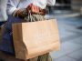 Paket verloren oder beschaedigt: Warum fast immer der Haendler haftet, was beim Ablageort gilt und w