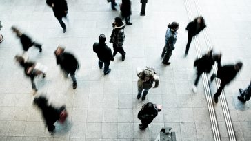 Schwangerschaft dem Arbeitgeber sagen: Wann der richtige Zeitpunkt ist, welche Rechte du sofort hast