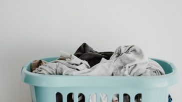 Wäsche waschen: 8 Fehler, die deine Kleidung ruinieren – und wie es richtig geht